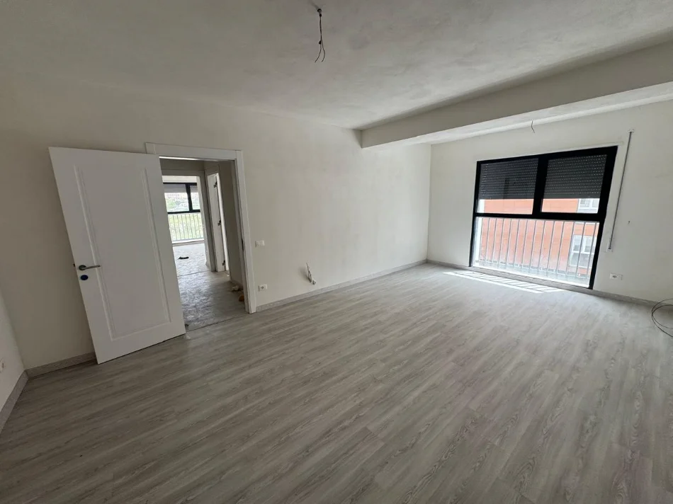 Tirane, jepet me qera apartament 2+1 Kati 2, 550 € (jordan misja)