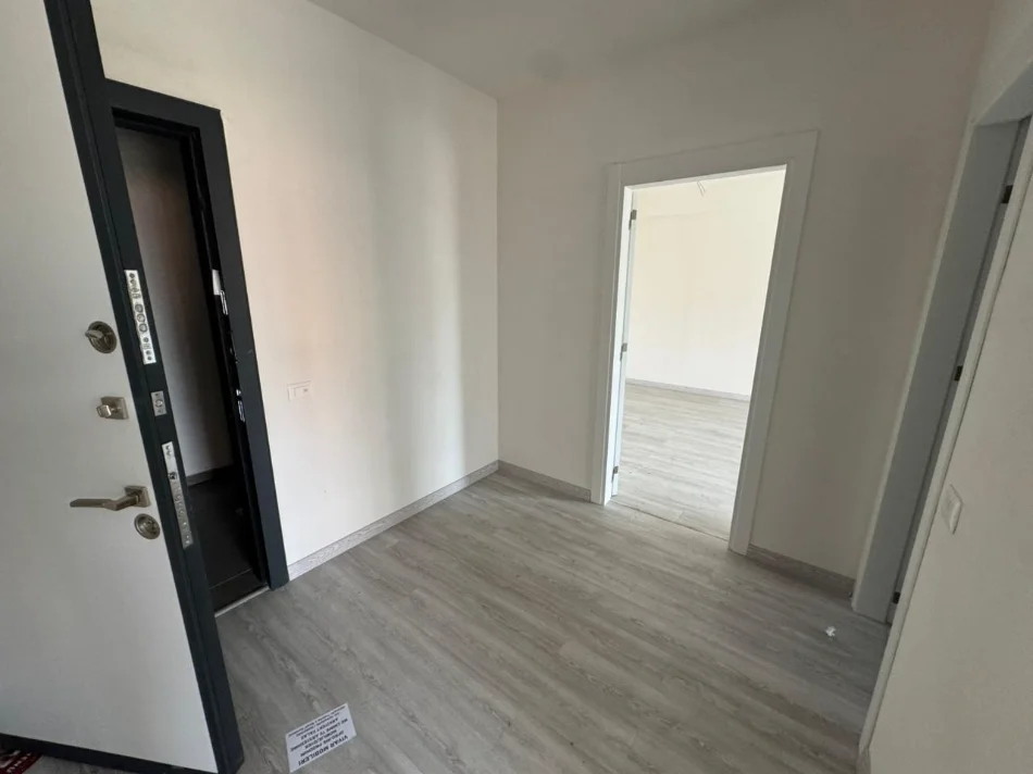 Tirane, jepet me qera apartament 1+1 Kati 2, 350 € (jordan misja)