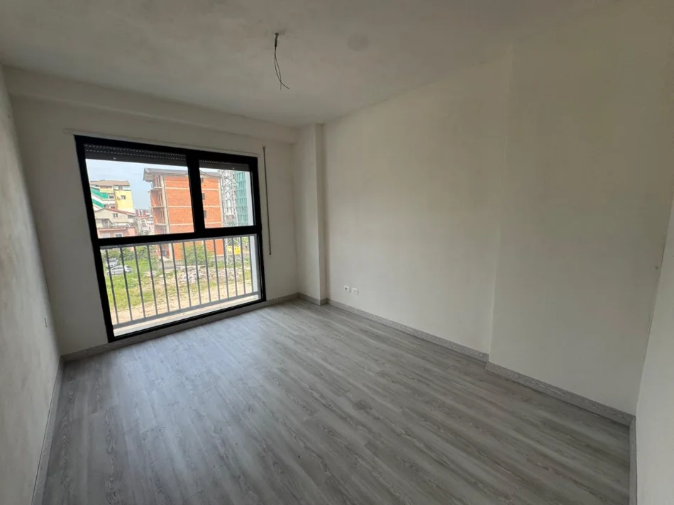 Tirane, jepet me qera apartament 1+1 Kati 2, 350 € (jordan misja)