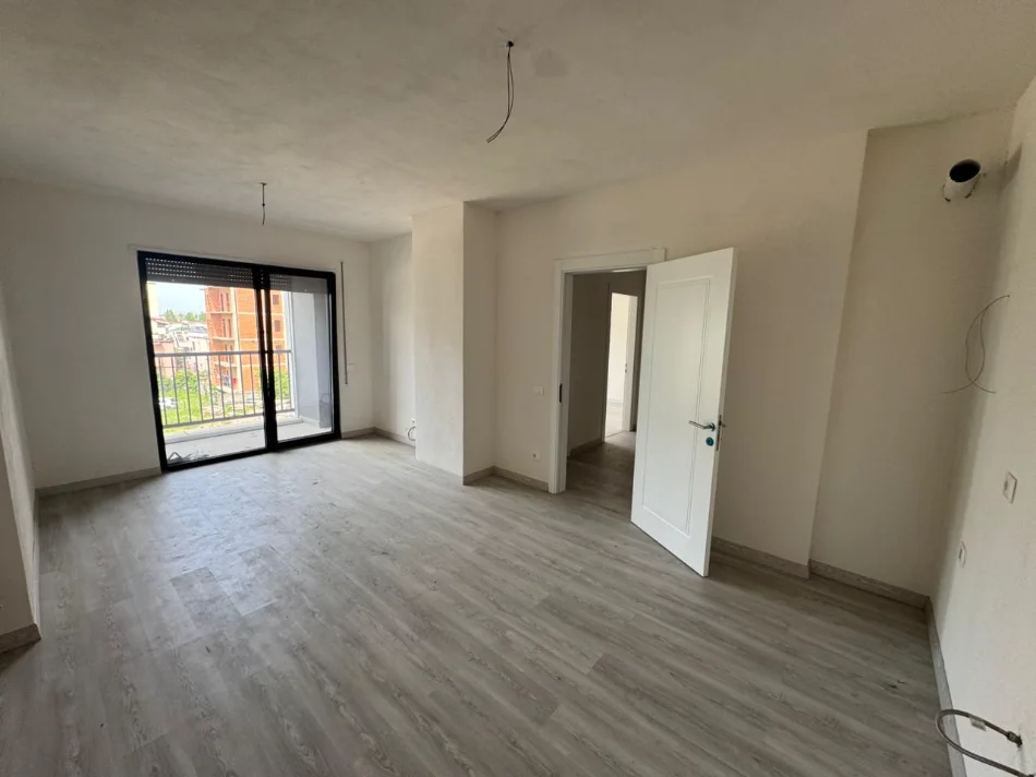 Tirane, jepet me qera apartament 1+1 Kati 2, 350 € (jordan misja)