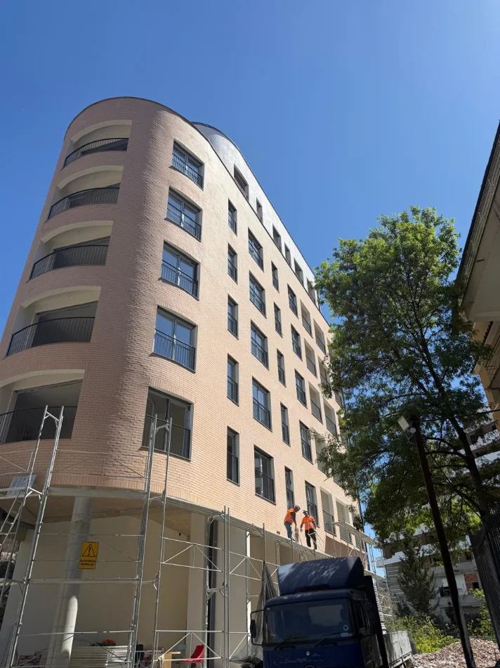 Tirane, shitet apartament 1+1+Ballkon Kati 1, 60 m² 158.200 € (Vilat Gjermane) Rruga e Elbasanit (pranë Vilave Gjermane) ✨