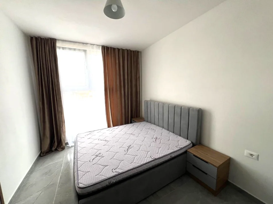 JEPET ME QERA APARTAMENT SUPER LUKS NE ASTIR ME TIPOLOGJI 1+1,  500 eur