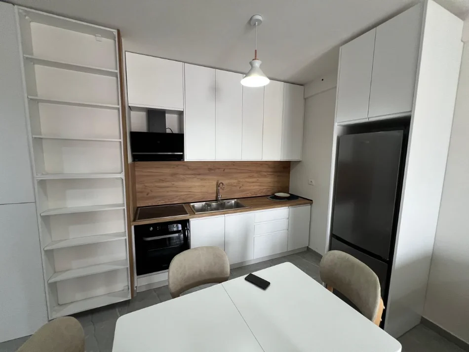 JEPET ME QERA APARTAMENT SUPER LUKS NE ASTIR ME TIPOLOGJI 1+1,  500 eur