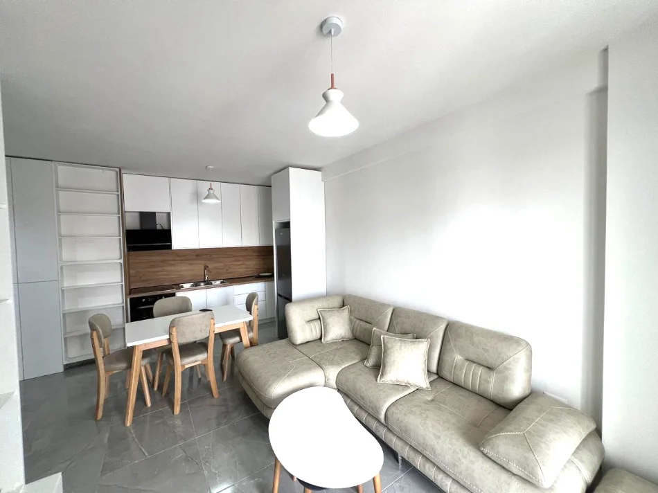 JEPET ME QERA APARTAMENT SUPER LUKS NE ASTIR ME TIPOLOGJI 1+1,  500 eur