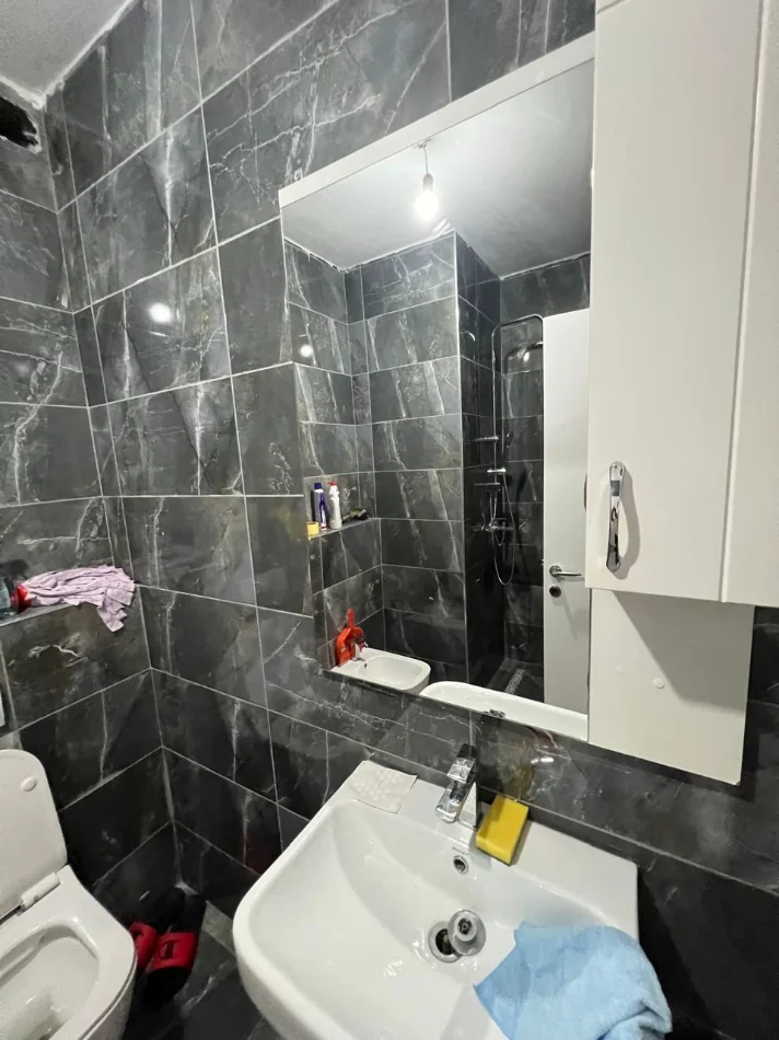 JEPET ME QERA APARTAMENT SUPER LUKS NE ASTIR ME TIPOLOGJI 1+1,  500 eur