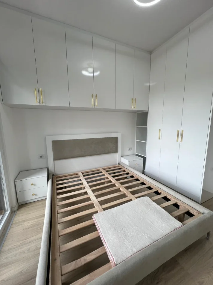 Tirane, jepet me qera apartament 1+1+Ballkon Kati 2, 60 m² 550 € (Kompleksi Henke)