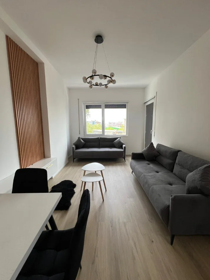 Tirane, jepet me qera apartament 1+1+Ballkon Kati 2, 60 m² 550 € (Kompleksi Henke)