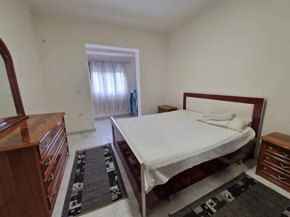 Tirane, jepet me qera apartament 2+1 Kati 4, 80 m² 620 € (Afer Ring Center)