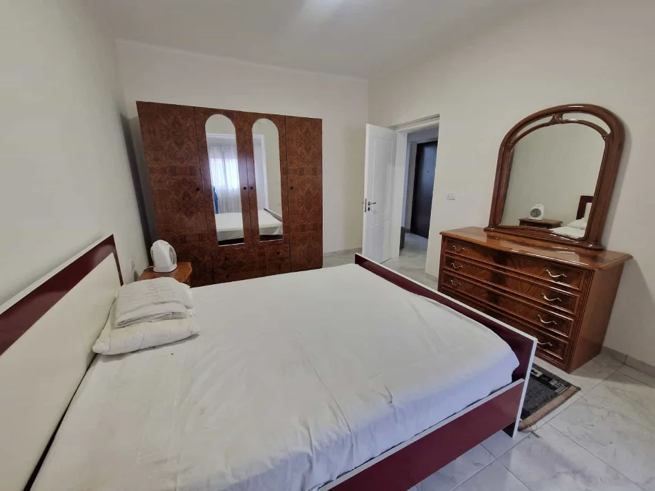 Tirane, jepet me qera apartament 2+1 Kati 4, 80 m² 620 € (Afer Ring Center)