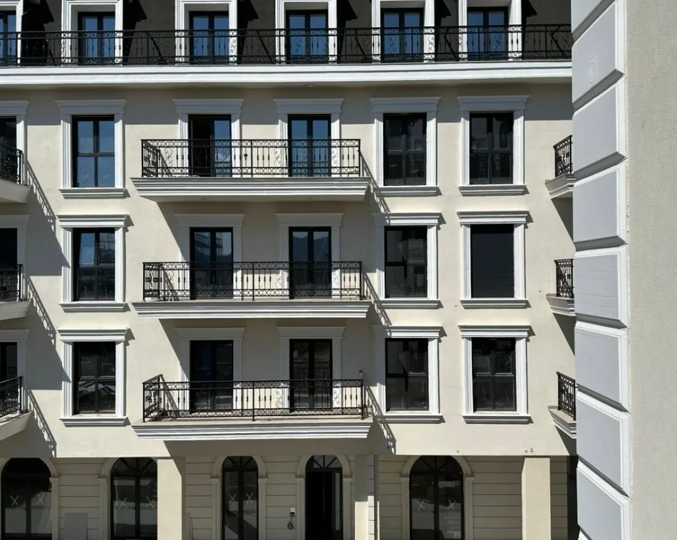 Tirane, shitet garsonier 1+1 Kati 5, 50 m² 96.000 € (porta e re)