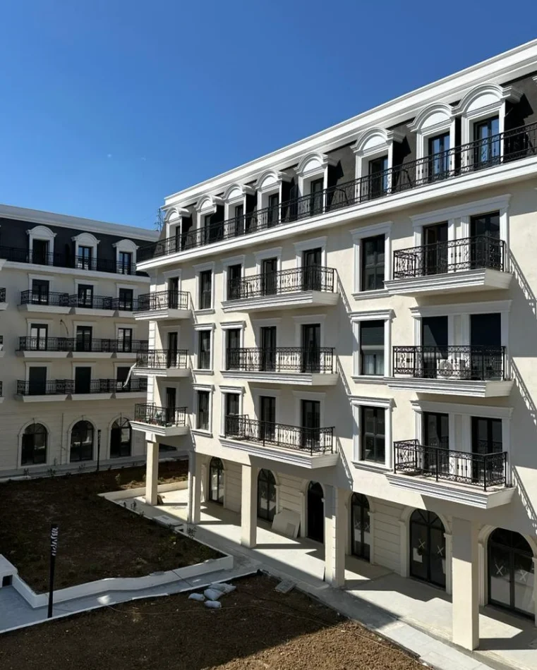 Tirane, shitet garsonier 1+1 Kati 5, 50 m² 96.000 € (porta e re)