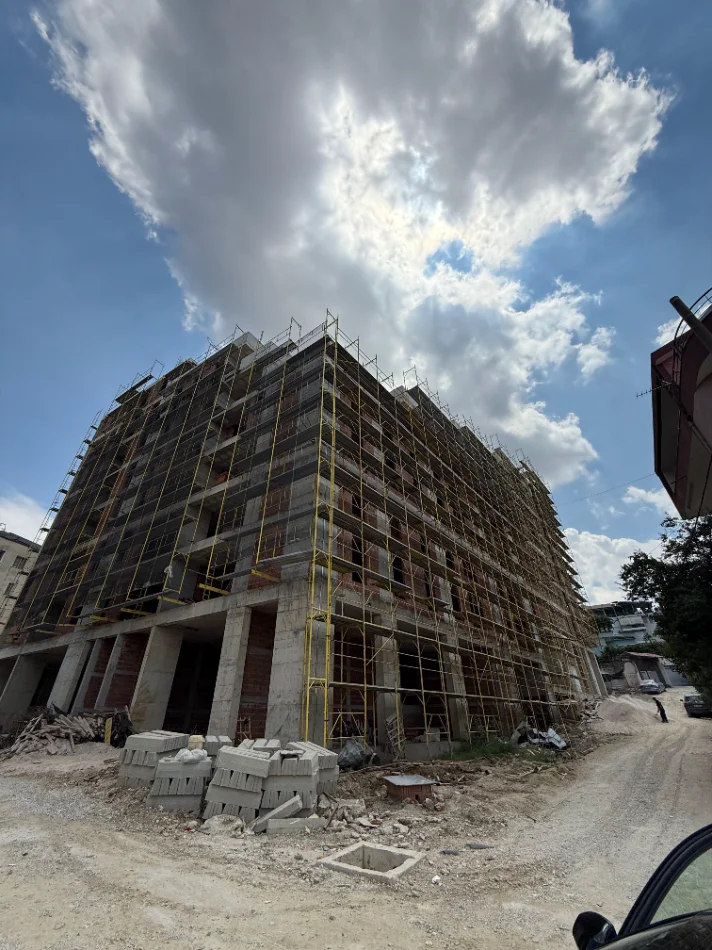 Tirane, shitet apartament 1+1 Kati 7, 60 m² 88.000 € (ALI DEM PRANE ISH BURGUT TE GRAVE)