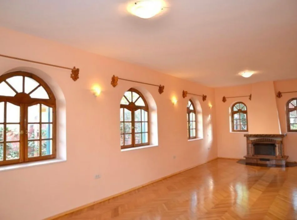 Tirane, jepet me qera Vile 4 Katshe Kati 3, 450 m² 1.500 € (ALI DEMI)