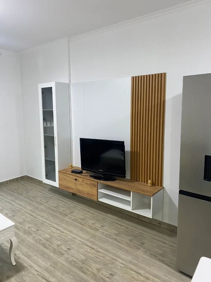 Tirane, jepet me qera apartament 1+1 Kati 5, 72 m² 500 € (AMERICAN 3)