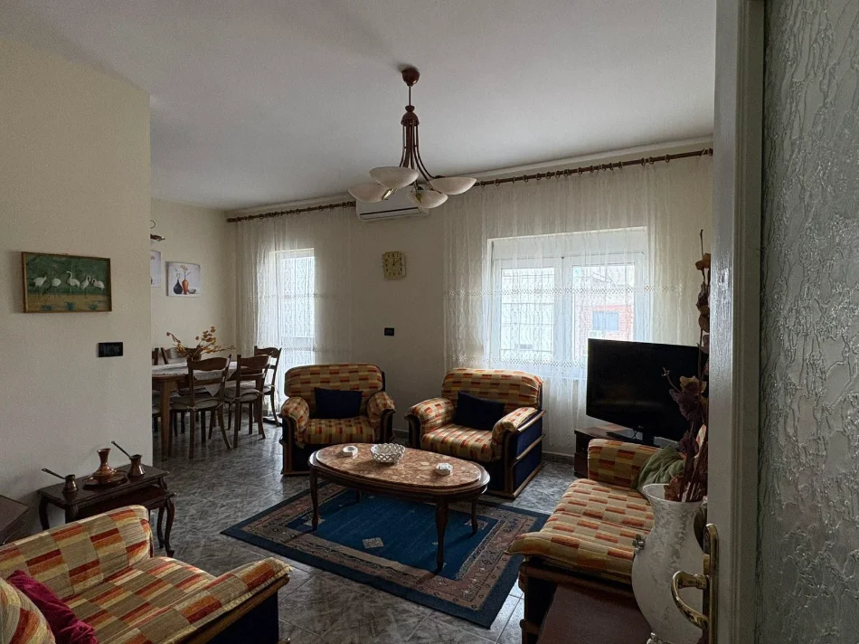 Tirane, jepet me qera apartament 2+1 Kati 5, 70 m² 600 € (XHAMIA E TABAKEVE)
