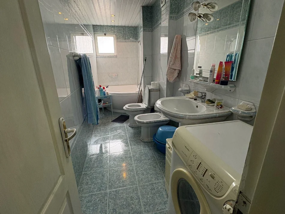 Tirane, jepet me qera apartament 2+1 Kati 5, 70 m² 600 € (XHAMIA E TABAKEVE)