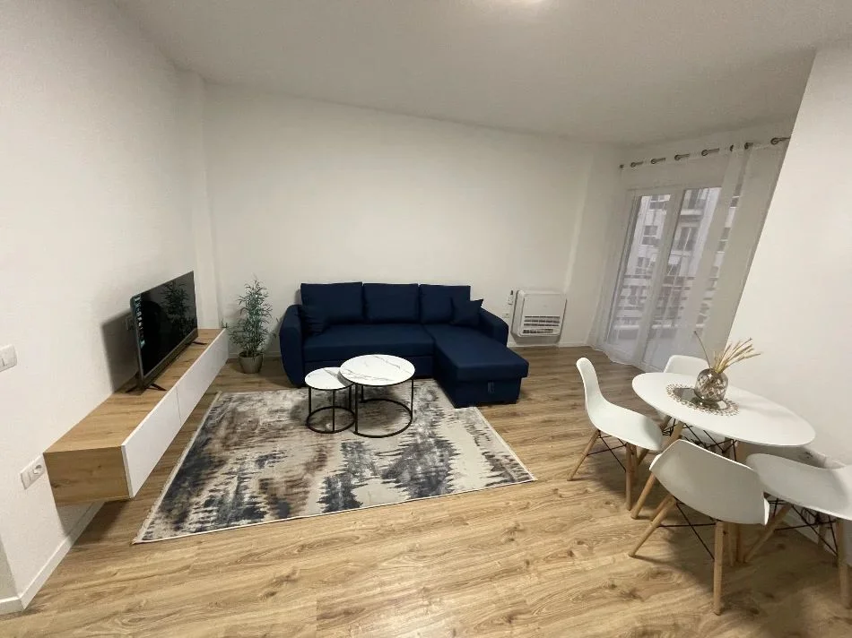 Tirane, jepet me qera apartament 1+1 Kati 6, 70 m² 600 € (KOMPLEKSI AURA)