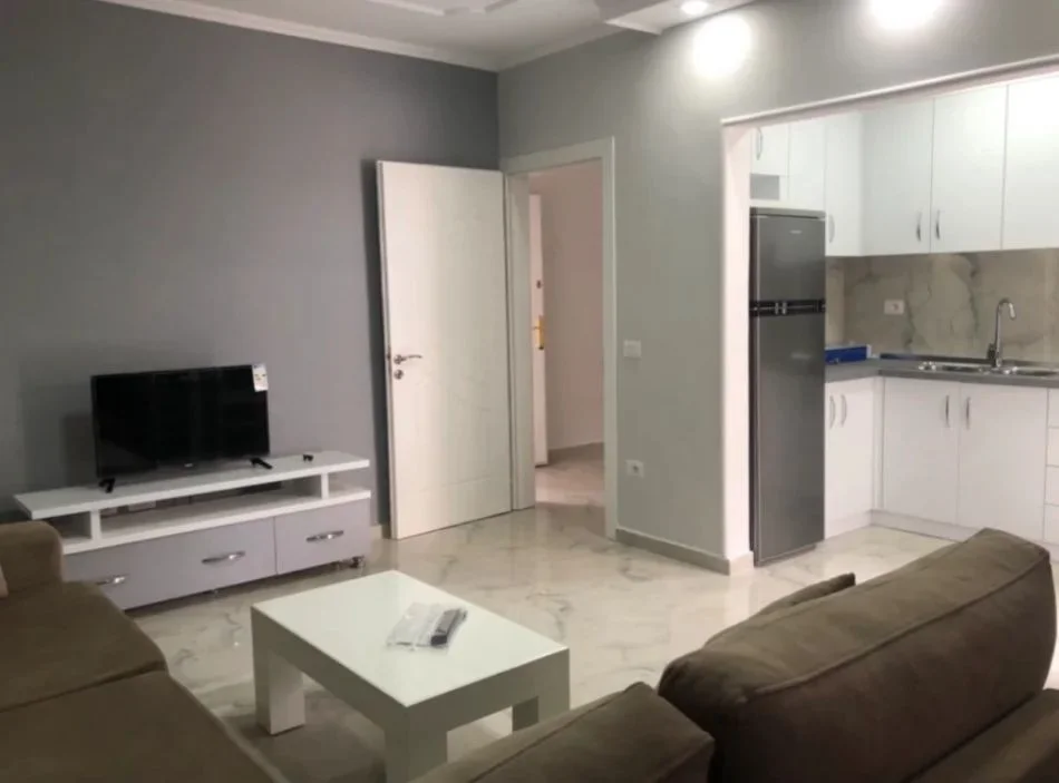 Tirane, jepet me qera apartament 1+1 Kati 2, 60 m² 450 € (XHAMLLIKU)