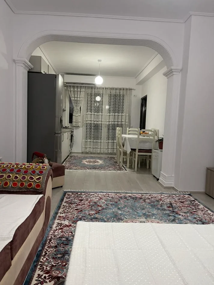Tirane, jepet me qera apartament 1+1+Aneks Kati 3, 85 m² 500 € 