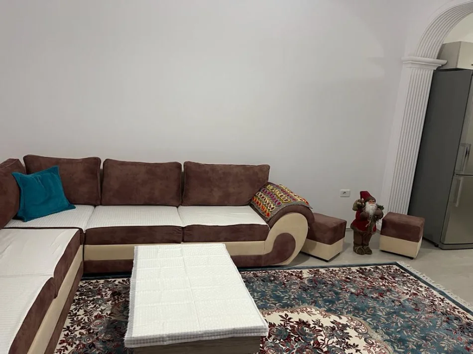 Tirane, jepet me qera apartament 1+1+Aneks Kati 3, 85 m² 500 € 