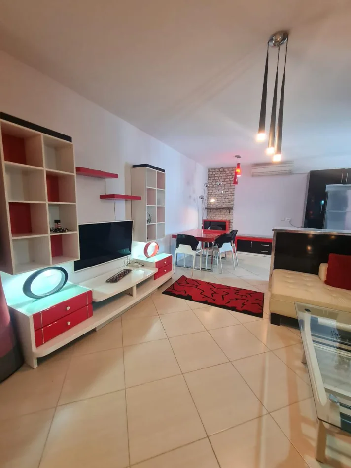 Tirane, jepet me qera apartament 2+1+2 Kati 5, 110 m² 750 € (RRUGA KAVAJES)