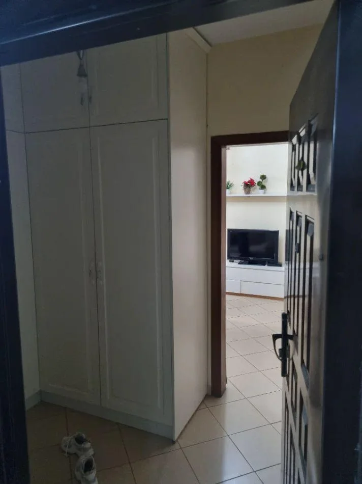 Tirane, jepet me qera apartament 2+1 Kati 2, 108 m² 500 € (RRUGA KAVAJES)