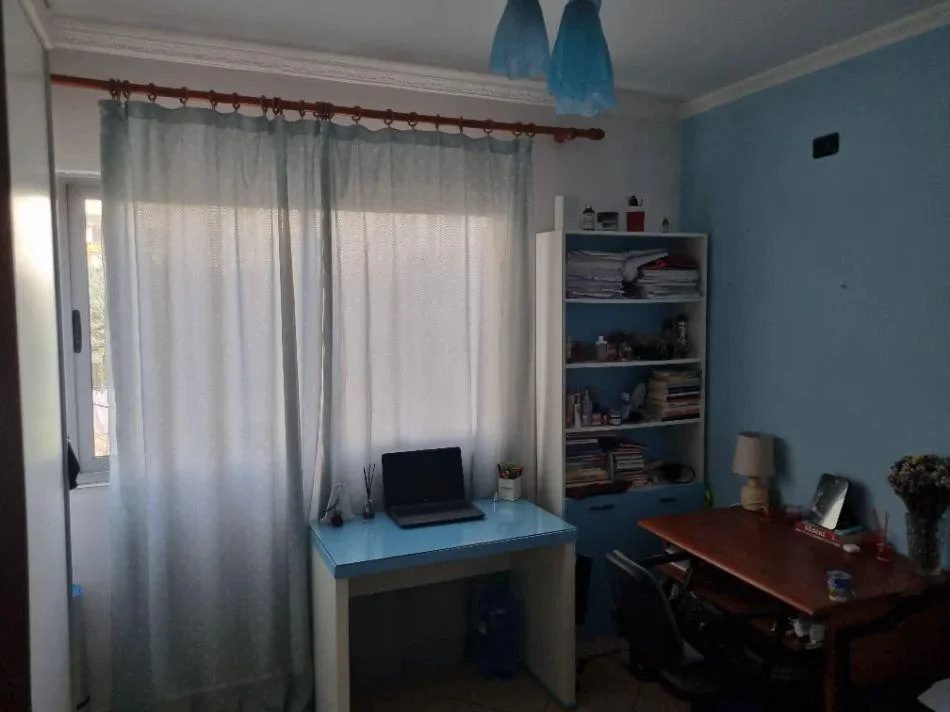 Tirane, jepet me qera apartament 2+1 Kati 2, 108 m² 500 € (RRUGA KAVAJES)