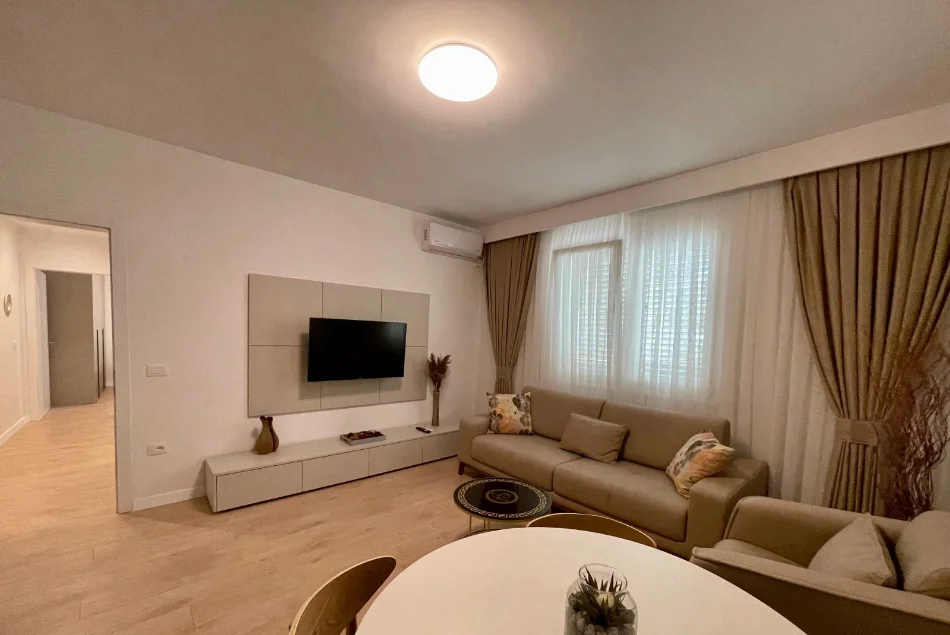 Tirane, jepet me qera apartament 2+1 Kati 6, 90 m² 950 € (RRUGA KAVAJES)