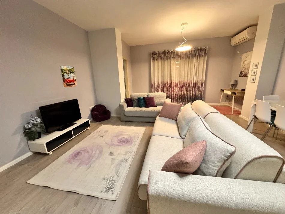 Tirane, jap me qera apartament 1+1 Kati 1, 73 m² 570 € (RRUGA JORDAN MISJA ME RRUGEN ALBANAPOLI)