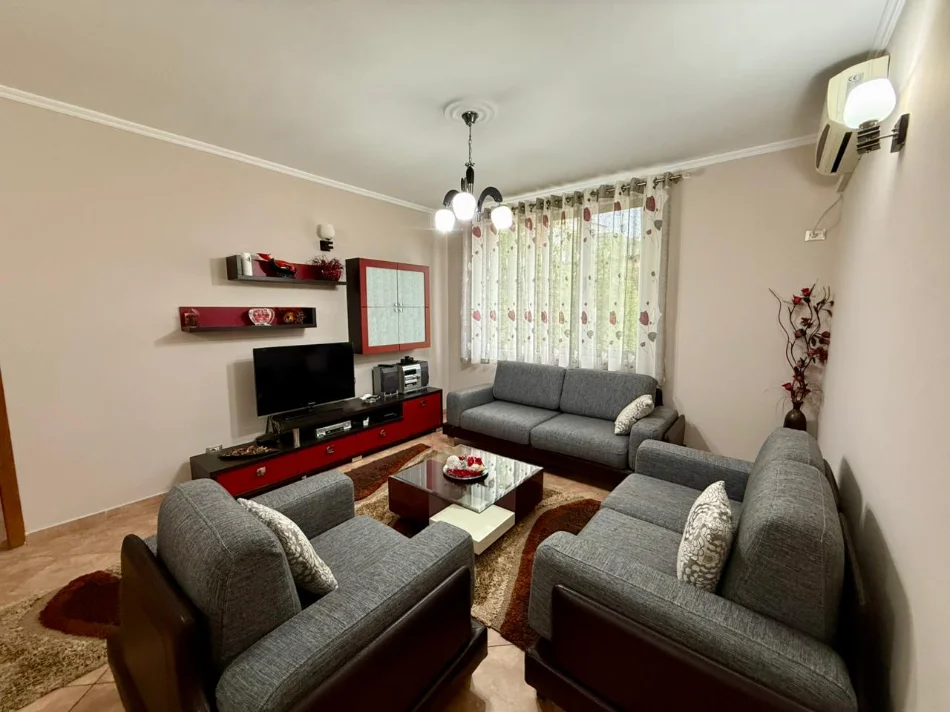 Shqiperi, jepet me qera apartament 2+1 Kati 4, 