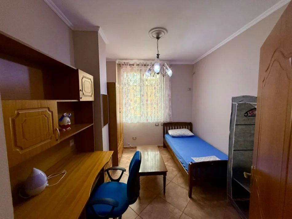 Shqiperi, jepet me qera apartament 2+1 Kati 4, 