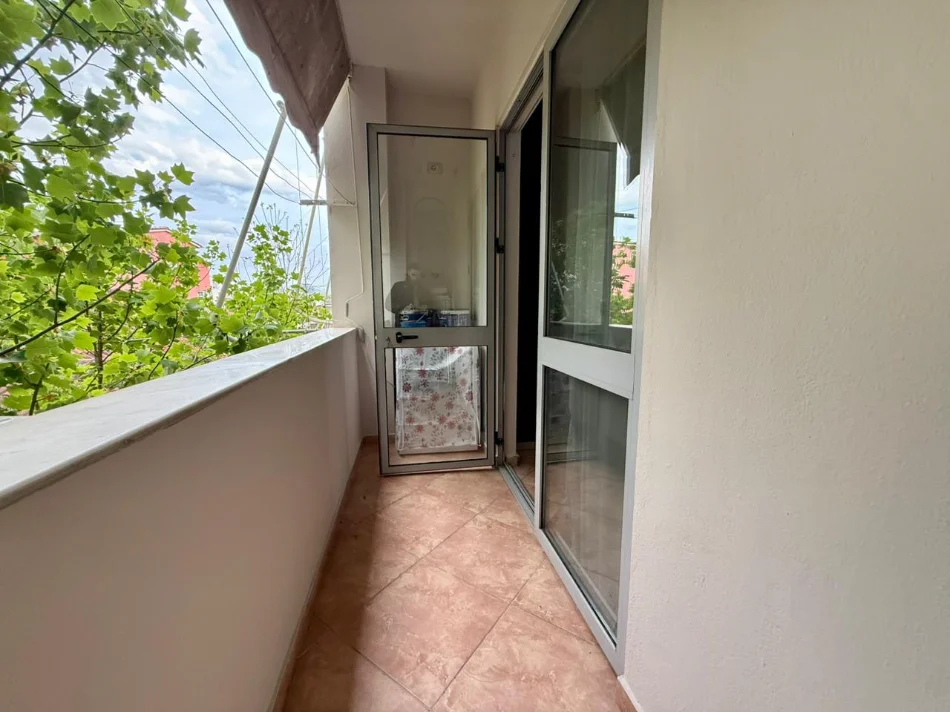 Shqiperi, jepet me qera apartament 2+1 Kati 4, 