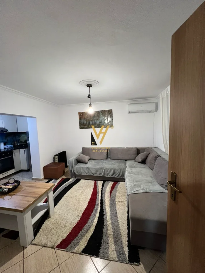 Tirane, jepet me qera apartament 2+1+Ballkon Kati 3, 120 m² 570 € (MATERNITETI I RI)