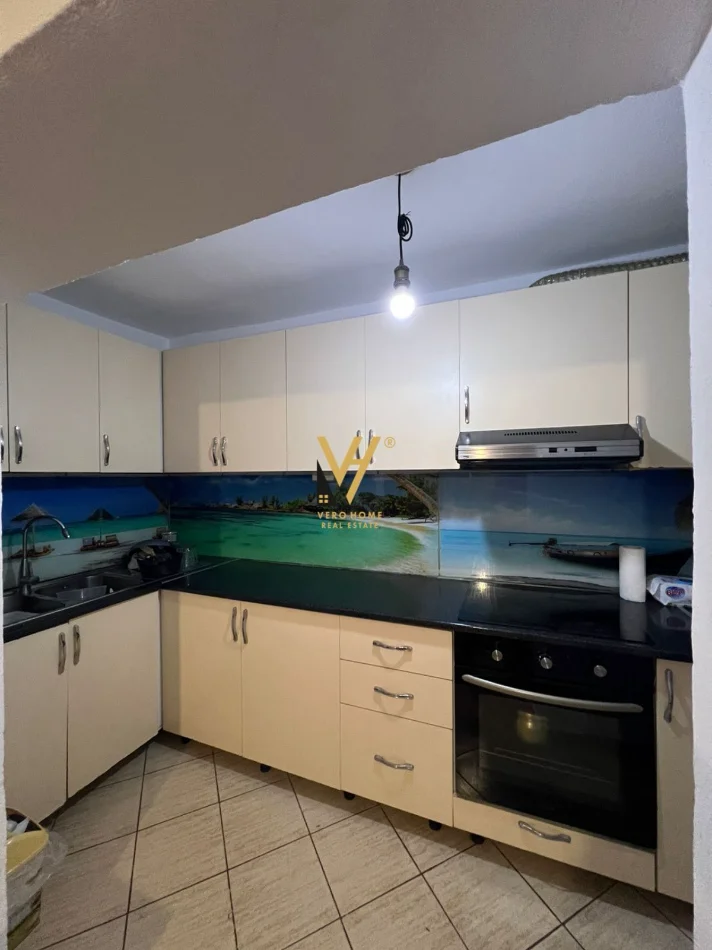 Tirane, jepet me qera apartament 2+1+Ballkon Kati 3, 120 m² 570 € (MATERNITETI I RI)