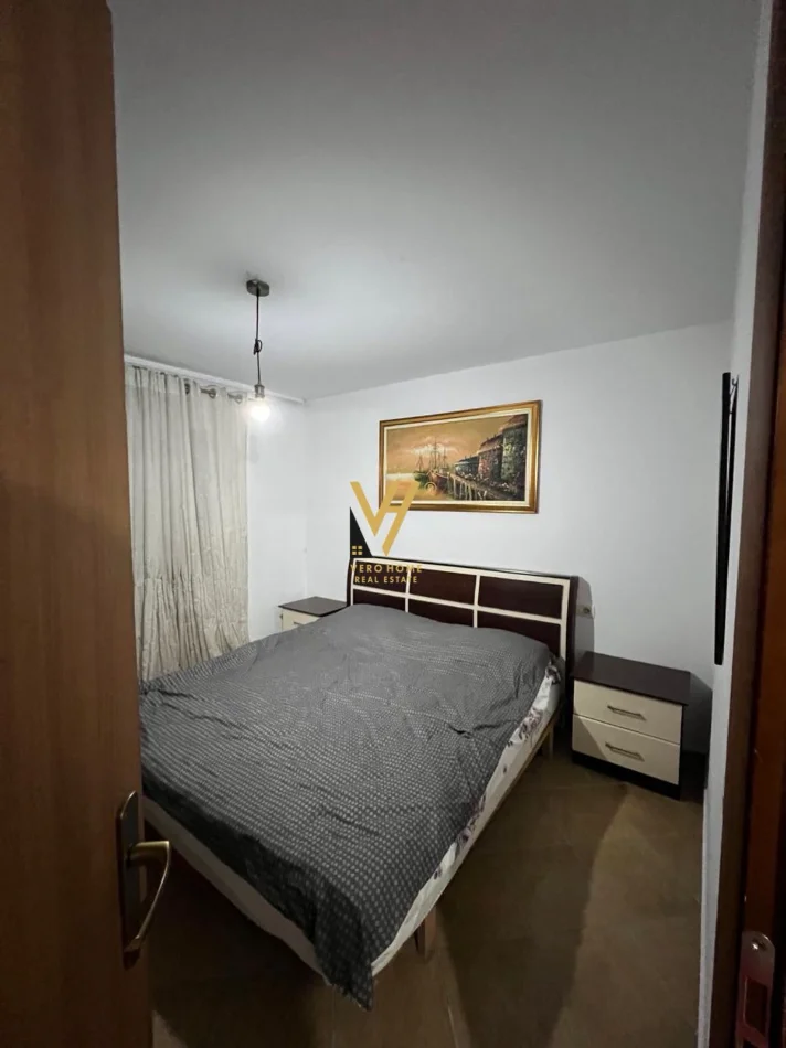Tirane, jepet me qera apartament 2+1+Ballkon Kati 3, 120 m² 570 € (MATERNITETI I RI)