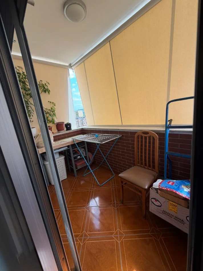 Shitet apartament 2+1 tek Komuna e Parisit 235.000 €
