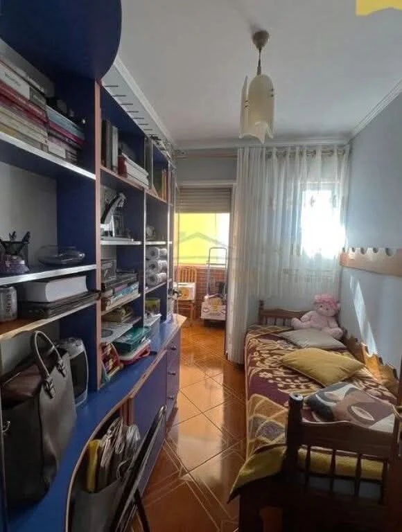 Shitet apartament 2+1 tek Komuna e Parisit 235.000 €