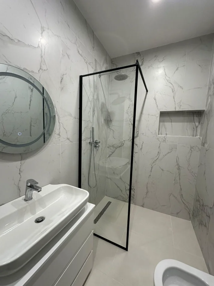 Tirane, jepet me qera apartament 1+1 Kati 3, 65 m² 598 € (bulevardi i ri)