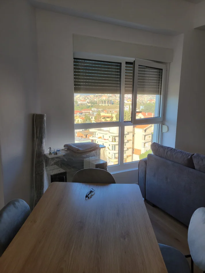 Tirane, jepet me qera apartament 1+1 Kati 6, 60 m² 350 € (ALI DEMI)