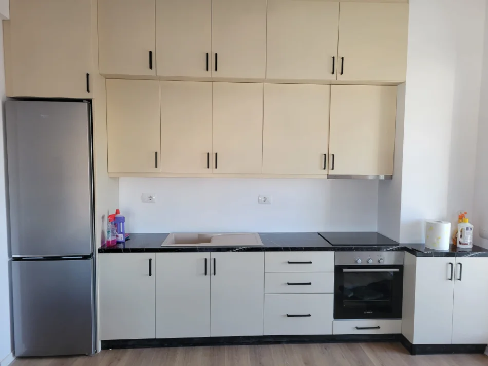 Tirane, jepet me qera apartament 1+1 Kati 6, 60 m² 350 € (ALI DEMI)