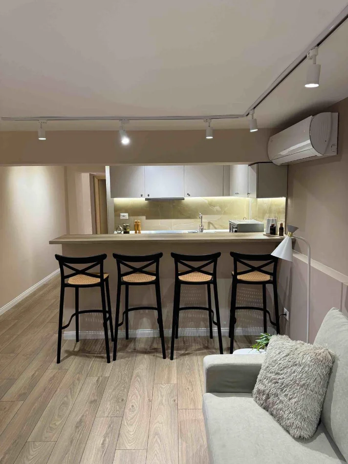 Tirane, jepet me qera apartament 2+1 Kati 1, 80 m² 650 € (RRUGA E ELBASANIT)