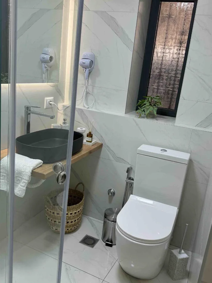 Tirane, jepet me qera apartament 2+1 Kati 1, 80 m² 650 € (RRUGA E ELBASANIT)