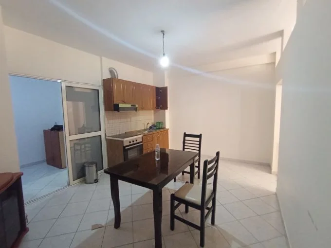 Tirane, shitet garsonier Kati 2, 51 m² 105.000 € (square 21 , ish parku i autobusave)