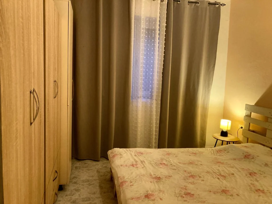 Tirane, jepet me qera apartament 1+1 Kati 2, (vasil shanto)