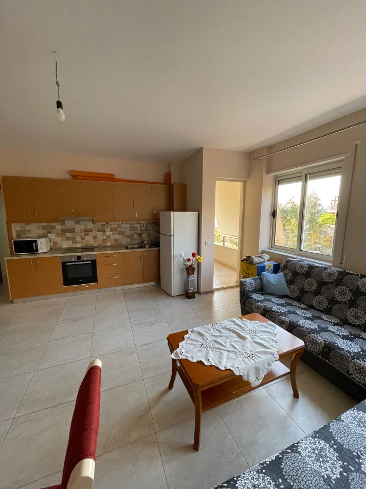 Tirane, jap me qera apartament 2+1+Ballkon Kati 2, 90 m² 410 € (Fresk, afer Bosfor Bar)