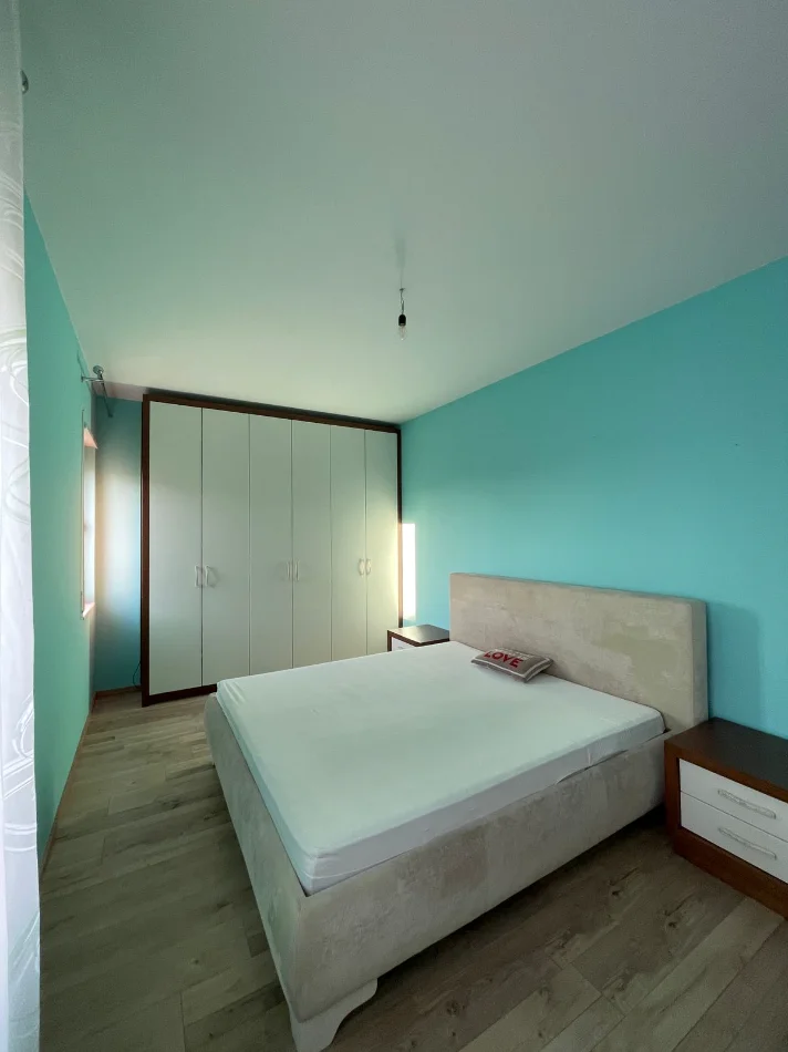 Tirane, jap me qera apartament 2+1+Ballkon Kati 2, 90 m² 410 € (Fresk, afer Bosfor Bar)