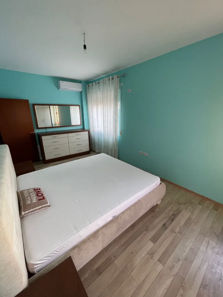 Tirane, jap me qera apartament 2+1+Ballkon Kati 2, 90 m² 410 € (Fresk, afer Bosfor Bar)