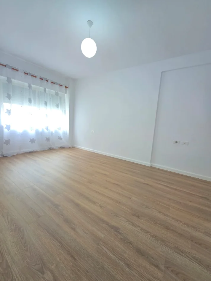 Tirane, shitet apartament 1+1 Kati 6, 