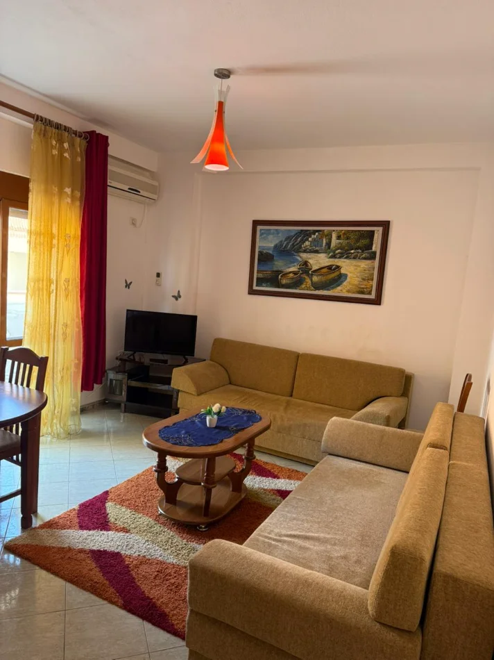 Durres, jepet me qera apartament ne plazh 1+1+Ballkon Kati 4, 70 m² (Rruga Pavarisa, Plepa)