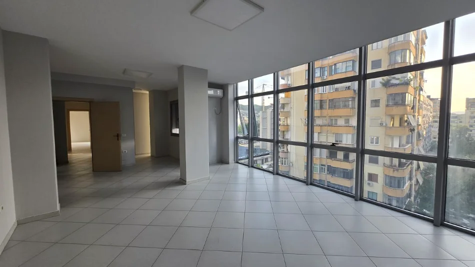Tirane, shitet apartament 2+1 Kati 4, 116 m² 267.000 € (Afër njësisë bashkiake 7 te Ish Parku, Tiranë)
